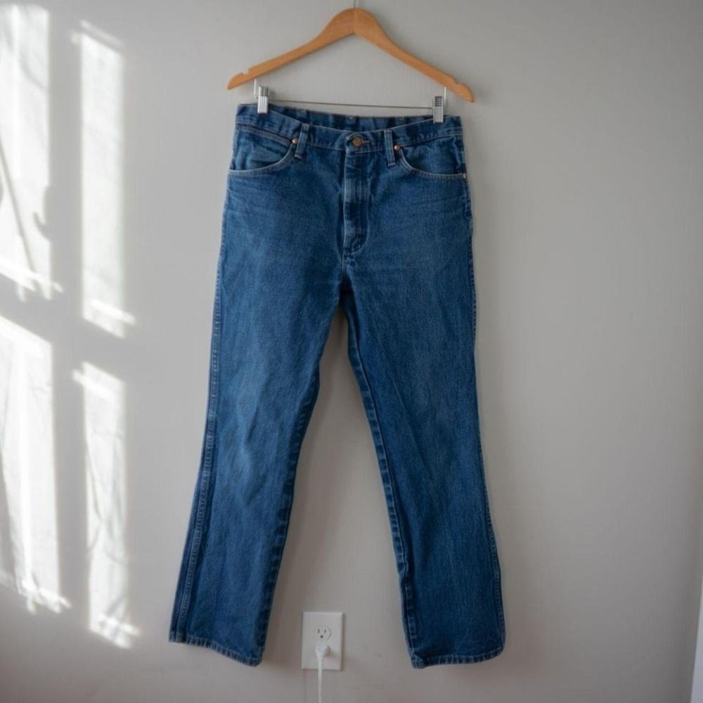 Vintage 90s Wrangler Men's Straight Leg Blue Wash Classic Denim Jeans